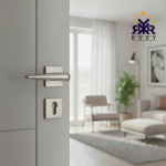 مسكة باب فاخر باللون الفضي المطفي ذات تصميم هندسي عصري