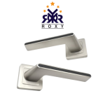 مقبض باب فضي مطفي مع خط اسود  – تصميم عصري