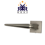 مسكة باب فاخر باللون الفضي المطفي ذات تصميم هندسي عصري